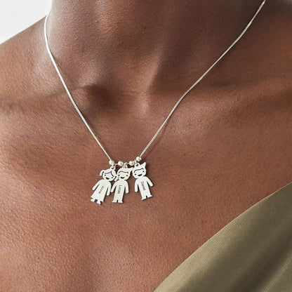 Léa Family Name Necklace 👪